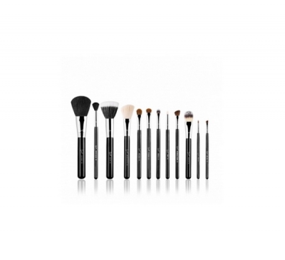 Wholesale Sigma Make Me Brush Essential Kit in black